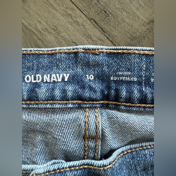Old Navy Mid Rise Boyfriend Jeans, size 10. - Picture 7 of 8